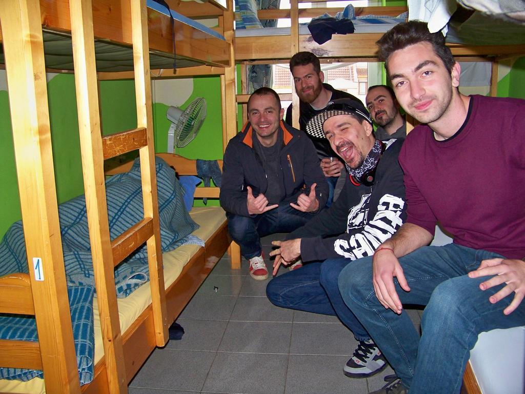 Yo Ho Hostel Varna ภายนอก รูปภาพ